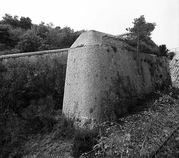 Caponnière double nord-ouest. Mur de tête et orillon droit.