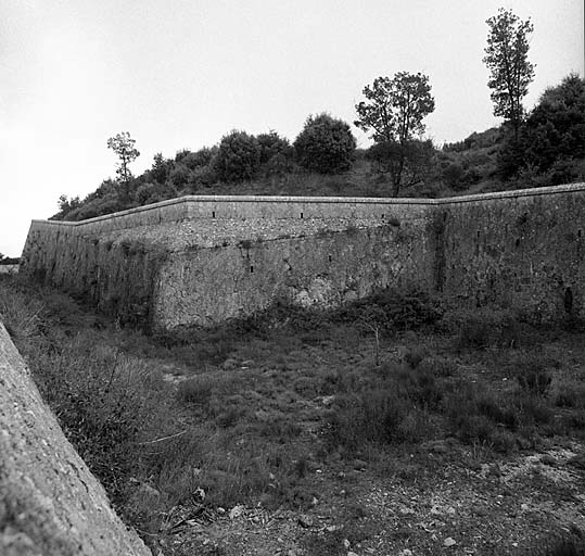 Front de tête. Aile droite. Vue extérieure de l'escarpe.