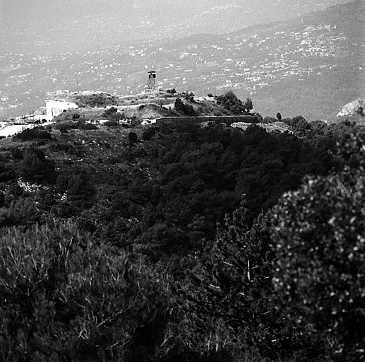 Vue générale prise, sur la droite, de l'est-sud-est, depuis la région de la batterie des Feuillerins.