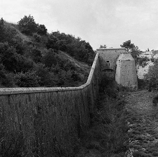 Front de tête. Escarpe et caponnière simple nord-ouest vue de flanc.