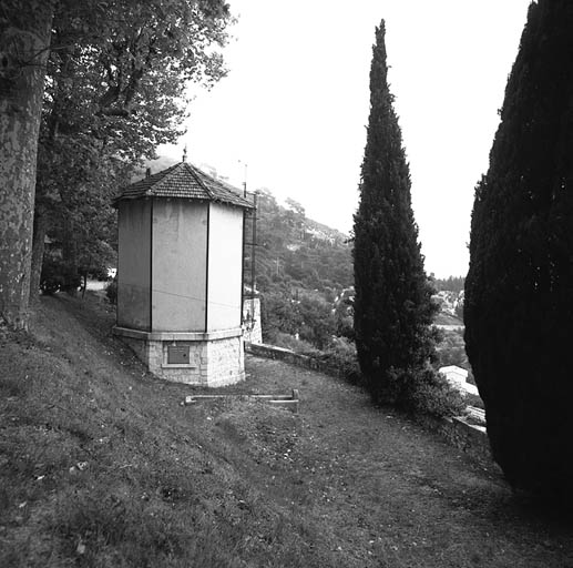 Organes des intervalles ou extérieurs aux forts. Grande corniche. Réservoir d'eau n° 3 et abreuvoir