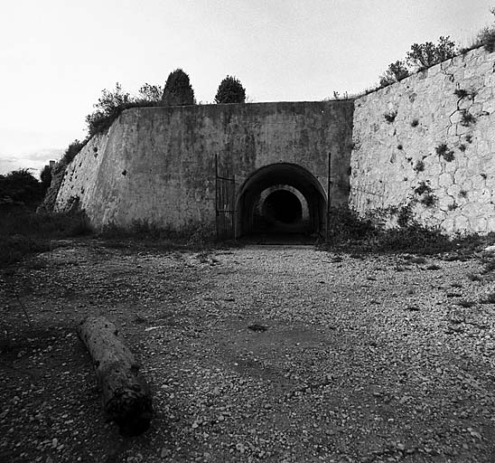 Vue générale de l'entrée.