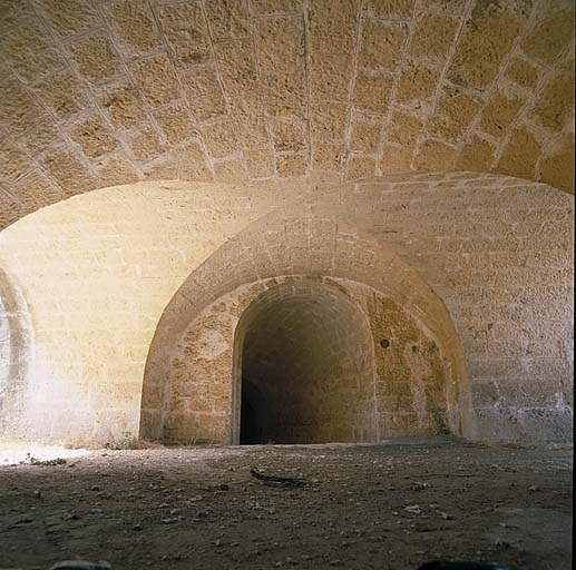 Traverse VI. Débouché de la galerie venant de la caserne d dans le passage couvert.