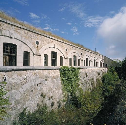 Caserne de gorge. Aile droite (bâtiment a). Façade.