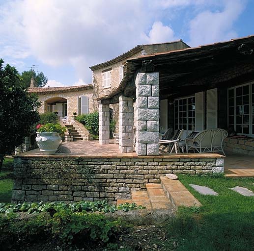 Villa Phifréca, architecte André Svetchine. Régionalisme provençal des années 1970.