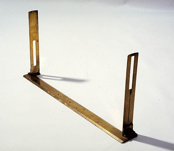 Instrument de préparation : alidade à planchette (CM 01)