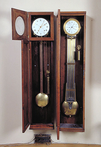 Vue générale des deux horloges.