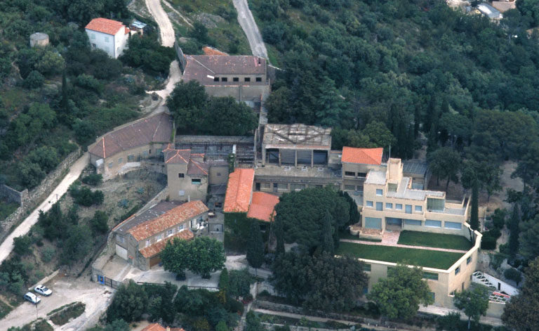 Vue aérienne rapprochée prise du sud