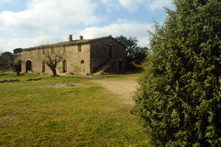 Vue de volume prise du sud-est. ; Ferme à Bastide Jérôme.