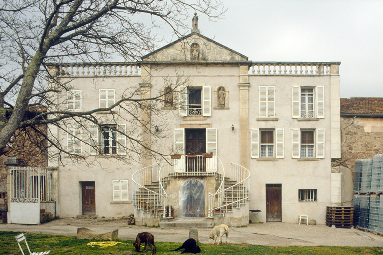 Ferme Saint-Julien d'Aille, dite château de Saint-Julien. Le logis du maître.