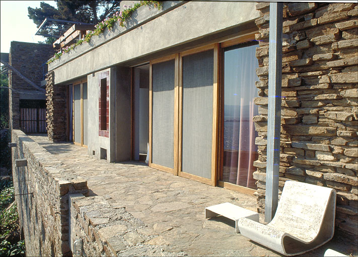 La terrasse du second étage de soubassement depuis l'est.