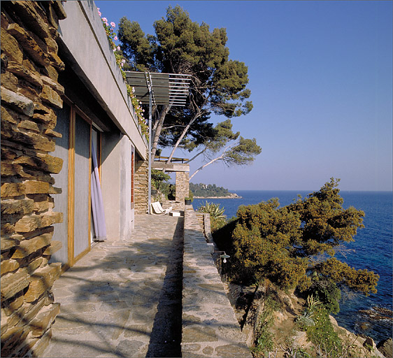 Détail, la terrasse du premier étage de soubassement, vue depuis l'ouest.