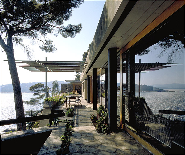 Détail, la terrasse du premier étage de soubassement, vue depuis l'est.