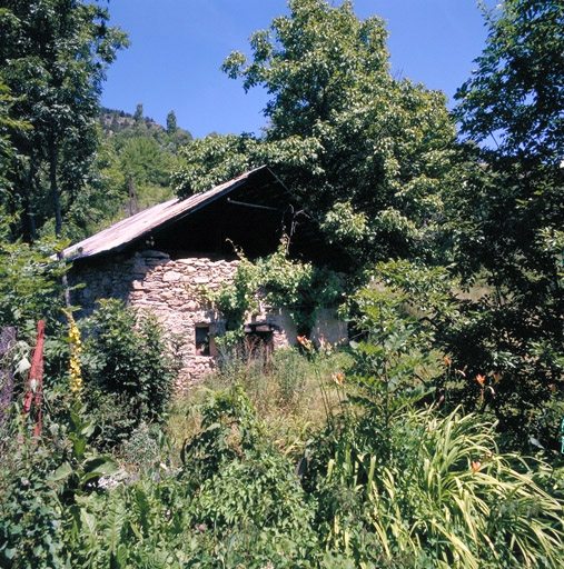 Réotier, les Moulinets-Hauts. Moulin.