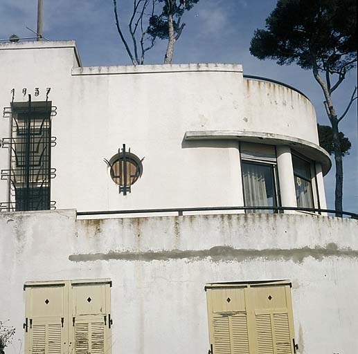 Façade sud. 2e niveau. Elévation du corps arrondi.