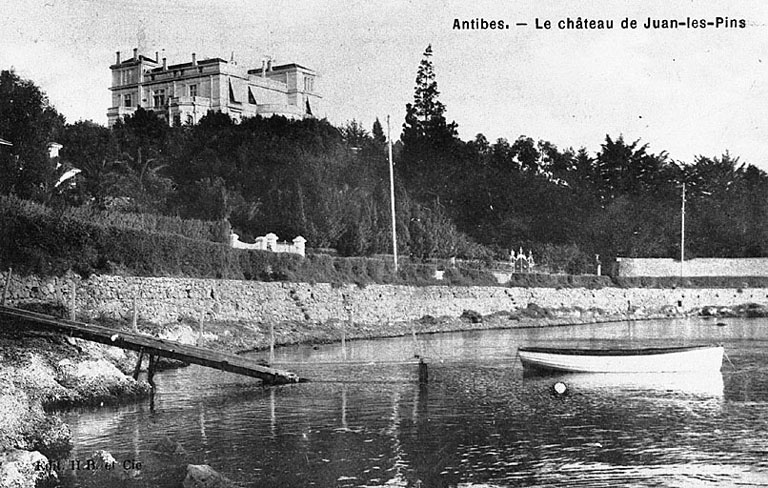 Vue de situation prise de l'ouest.
