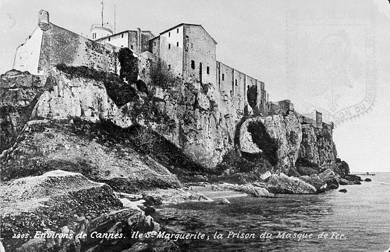 Environ de Cannes. Ile Ste Marguerite, la prison du Masque de Fer. [Vue d'ensemble prise du nord-est.]