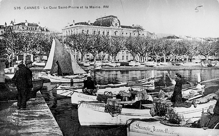 Cannes. Le Quai Saint-Pierre et la Mairie. RM. Premier quart du 20e siècle.