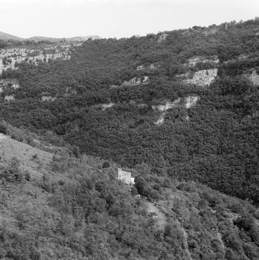 Vue de situation. ; Bézaudun-les-Alpes, bastide de Vescagnes. Vue de situation.