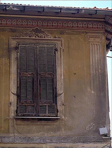 Maison située au 108, avenue du 3 Septembre (1986 AI 150). Détail : décor peint sur la façade nord (angle nord-ouest)