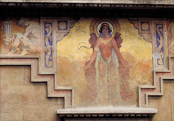 Détail : panneau central de la frise située au niveau de l'entablement sur la façade ouest.