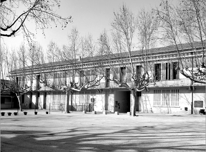 Elévation est du corps de bâtiment principal, sur la cour.