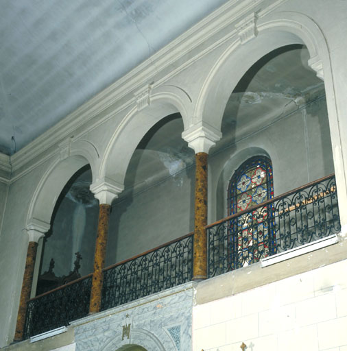 Intérieur de la chapelle : vue de la tribune orientale.