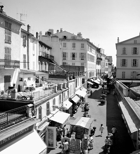 Avenue Général de Gaulle. Vue prise d'ouest en est.