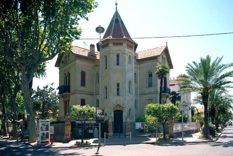 Vue d'ensemble prise du nord est.