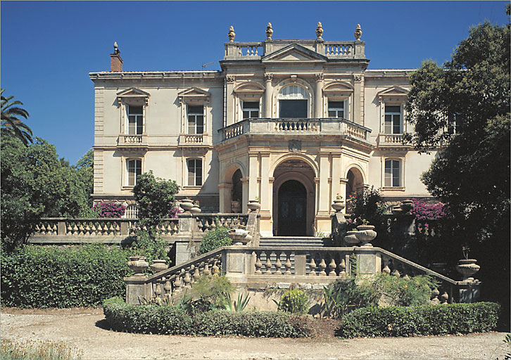 Façade antérieure. Vue générale.