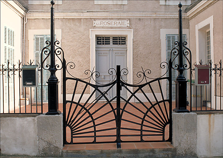 Section A3. Ilot 20. Parcelles 1022-1023. 30, 32, boulevard d'Orient. Entrée de la villa parcelle 1023.