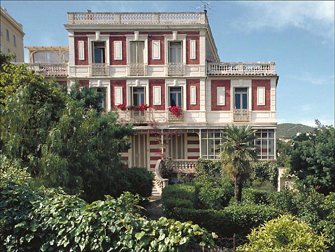 Section A3. Ilot 21. Parcelle 5346. 16, boulevard Châteaubriand. Façade sud-est sur jardin.