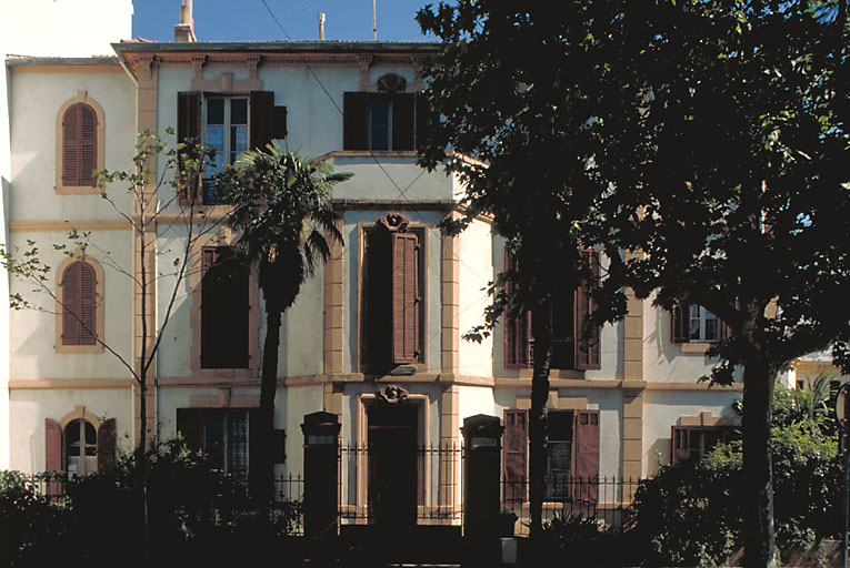 Section A5. Ilot 4. Parcelle 4724. 6, avenue Jean Jaurès. Façade nord-est sur rue.
