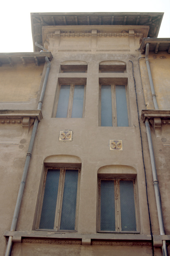 Section A7. 30, avenue Gambetta. Façade latérale, mur de l'escalier.