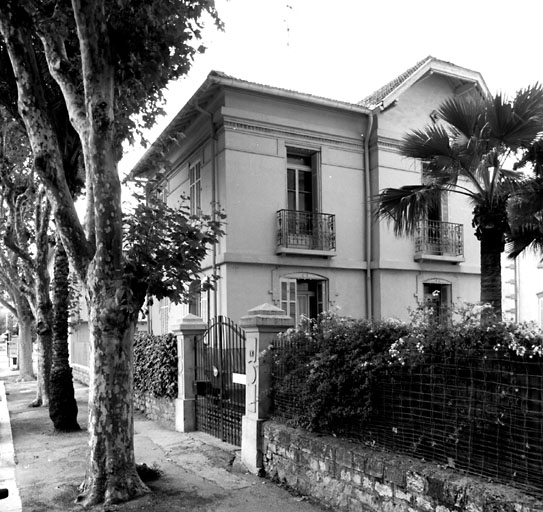 Section A7. Ilot 15. Parcelle 2076. 3, avenue Edith Cawel. Façade sud sur jardin.