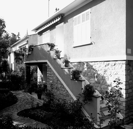 Section A1. Ilot 10. Parcelle 2505. 4, rue Victor Hugo.Escalier extérieur.