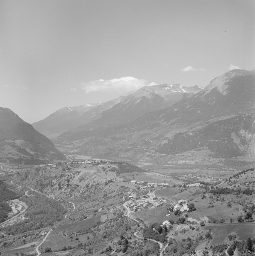 Vue générale prise d'Eygliers vers Saint-Clément.