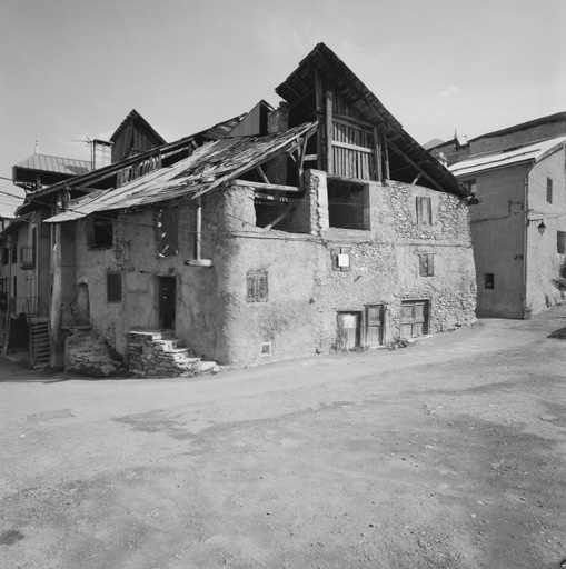 Maisons, celliers dits caves