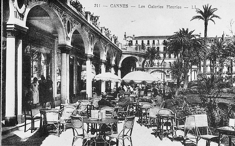 Les Galeries Fleuries du côté ouest. Vue partielle prise vers le nord.