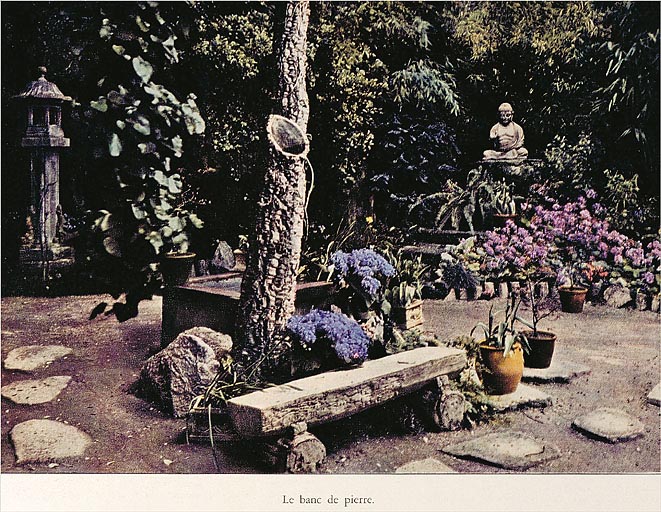 Deux aspects du jardin japonais de la villa Champ Fleuri. La pagode et le pont de bois (propriété de Mme Marino Vagliano). 1936.