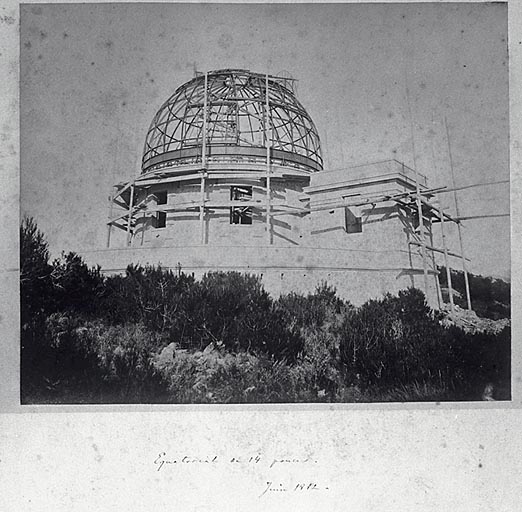 Construction de l'abri pour l'instrument équatorial.