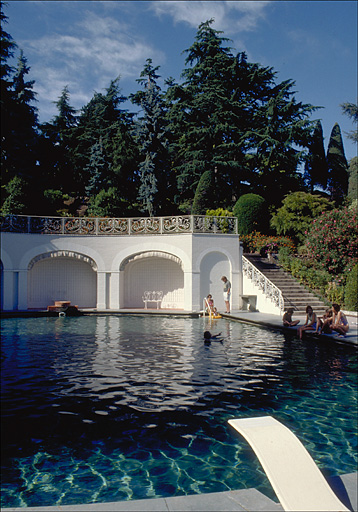 { La piscine. Vue de volume prise vers le nord-est.