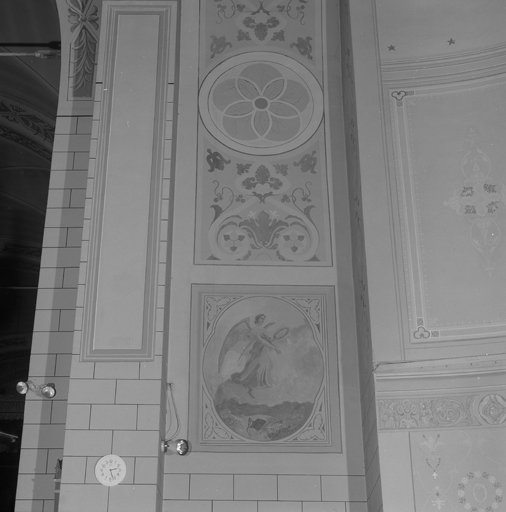 Partie inférieure de l'arc précédant la chapelle.