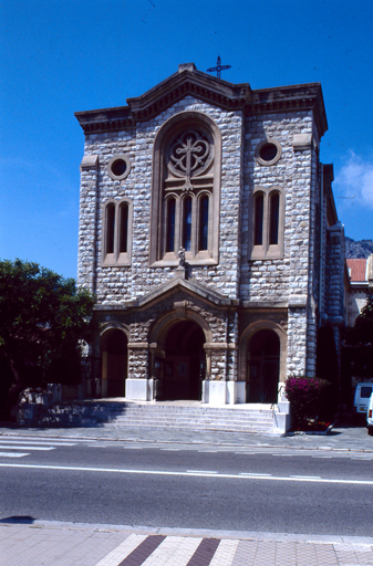 Vue de la façade principale sud.