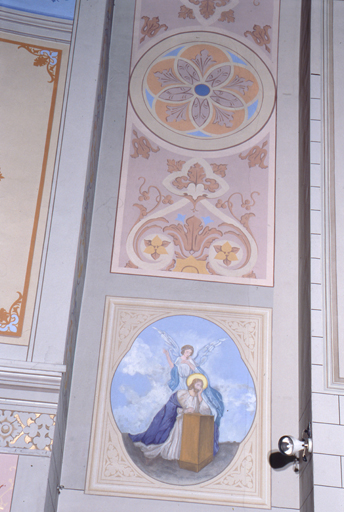 Détail de la partie inférieure de l'arc précédant la chapelle.