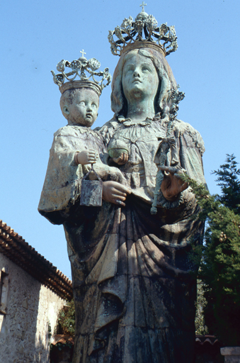 Détail des bustes.