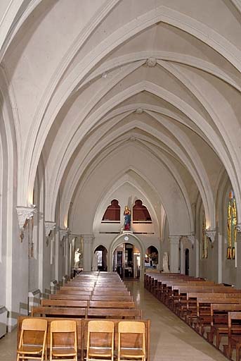 Vue d'ensemble de la nef, prise du choeur.