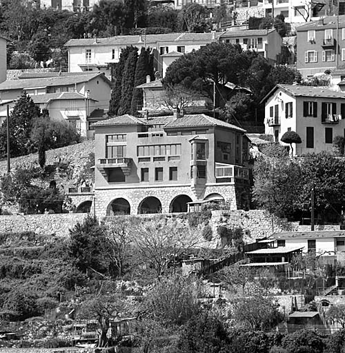 Vue d'ensemble de la façade ouest, depuis l'ouest.