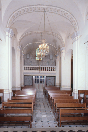 Vue d'ensemble de la nef, prise du choeur.