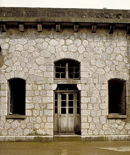 Caserne. Bâtiment est. Casemate 36. Façade.